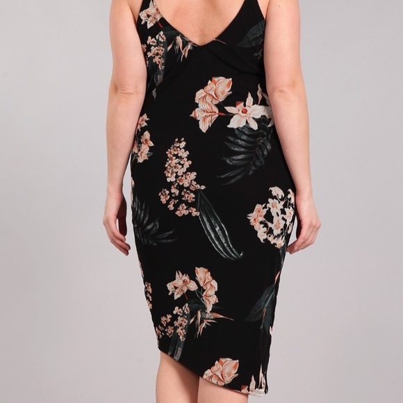 Beautiful black sleeveless dress👀 - Picture 2 of 4